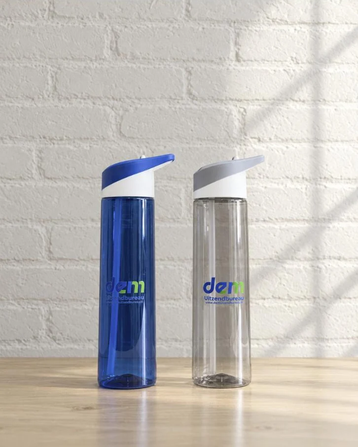 Twee bedrukte drinkflessen met logo van DEM Uitzendbureau