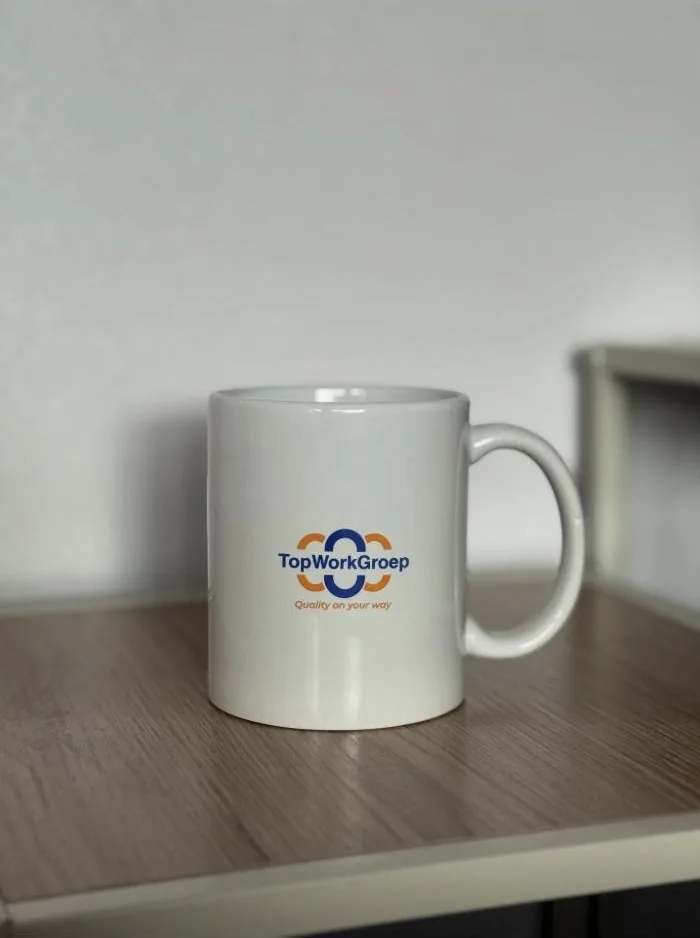 Witte mok met logo van TopWork